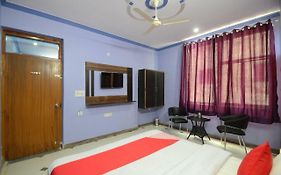 Oyo Blue Moon 3*